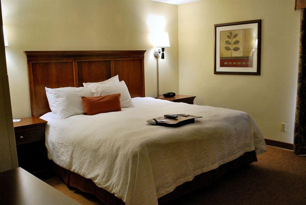 Hampton Inn Raleigh Capital Blvd North Habitación foto