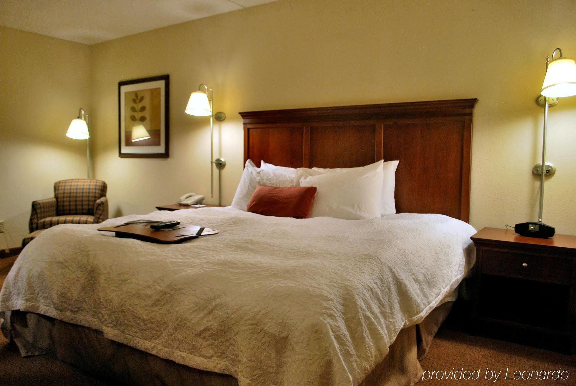 Hampton Inn Raleigh Capital Blvd North Habitación foto