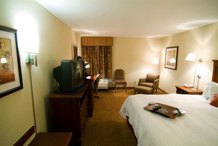 Hampton Inn Raleigh Capital Blvd North Habitación foto